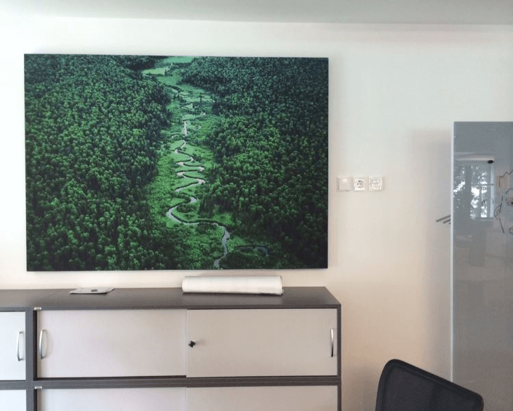 Akustikpaneele als Deckensegel, Wandpaneele und Akustikschirme